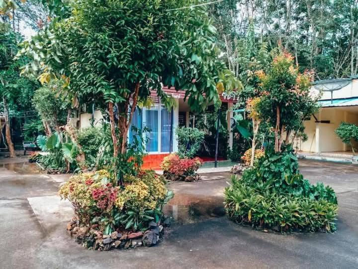 Song Pee Nong Resort Phattalung パッタルン エクステリア 写真